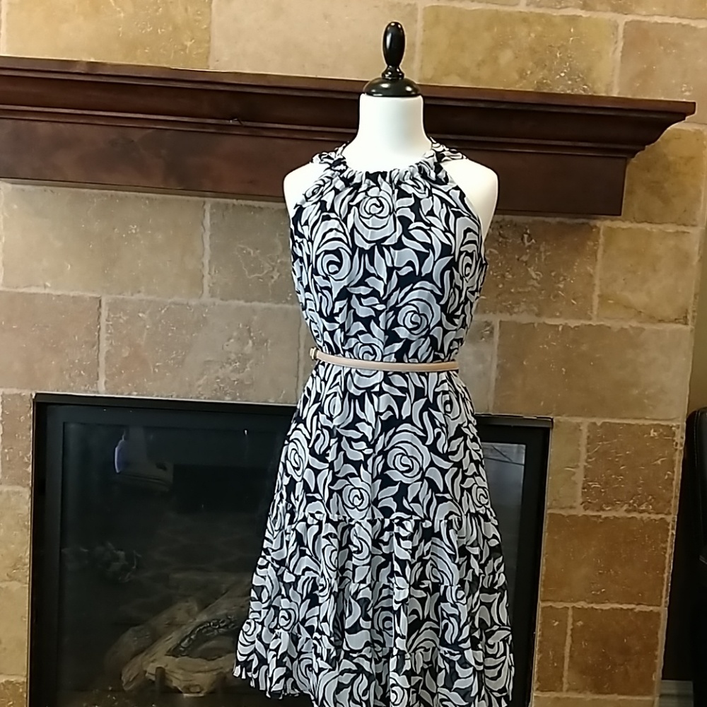 Dress - Picture 4 of 4